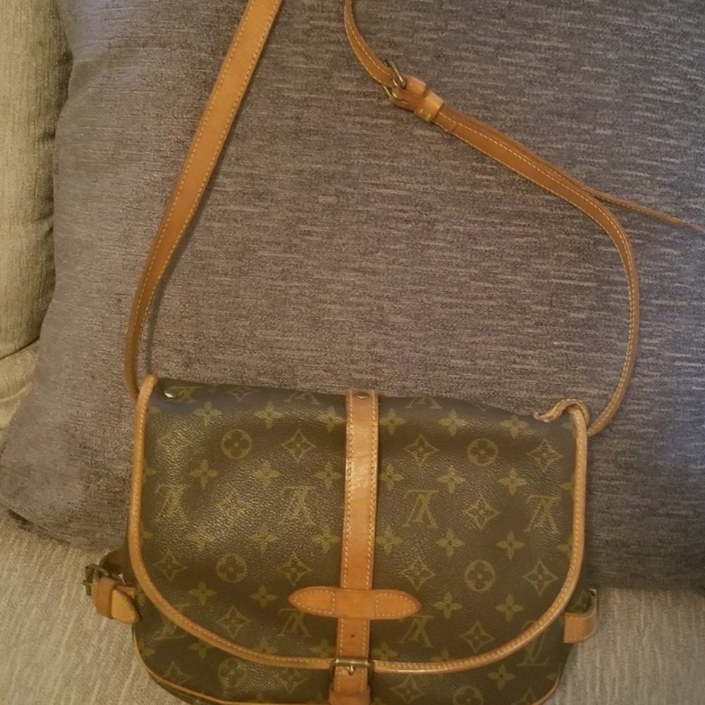 Louis Vuitton Saumur 30